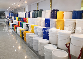 日本屄尿尿视频吉安容器一楼涂料桶、机油桶展区